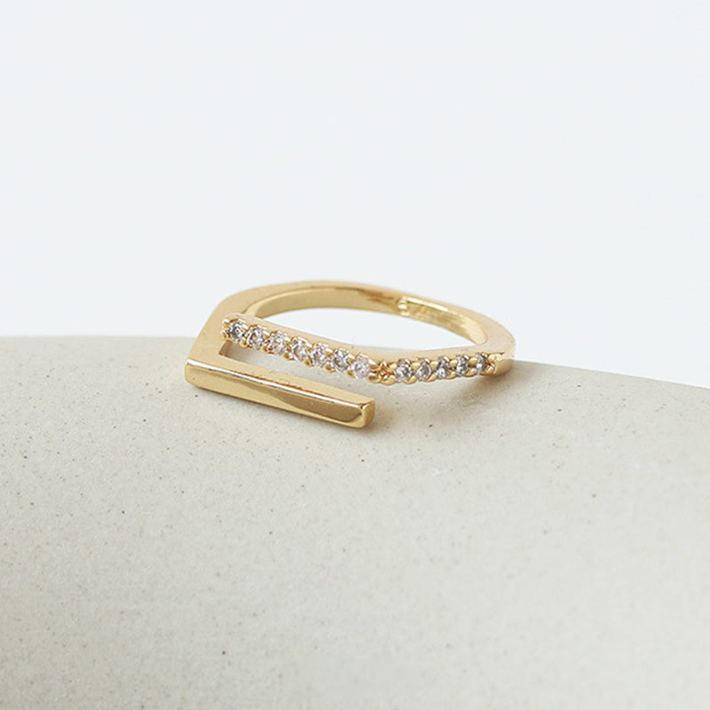 Diamond-studded Line Ring