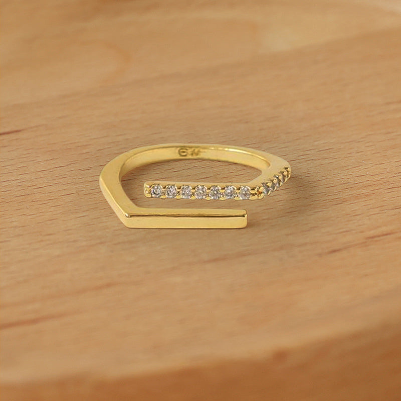 Diamond-studded Line Ring