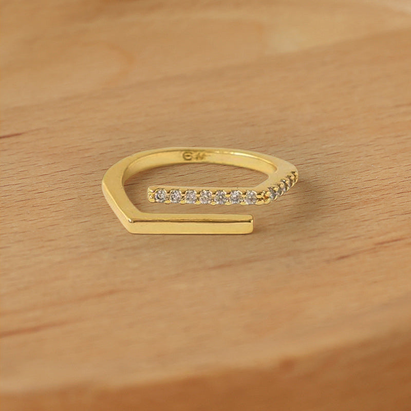 Diamond-studded Line Ring